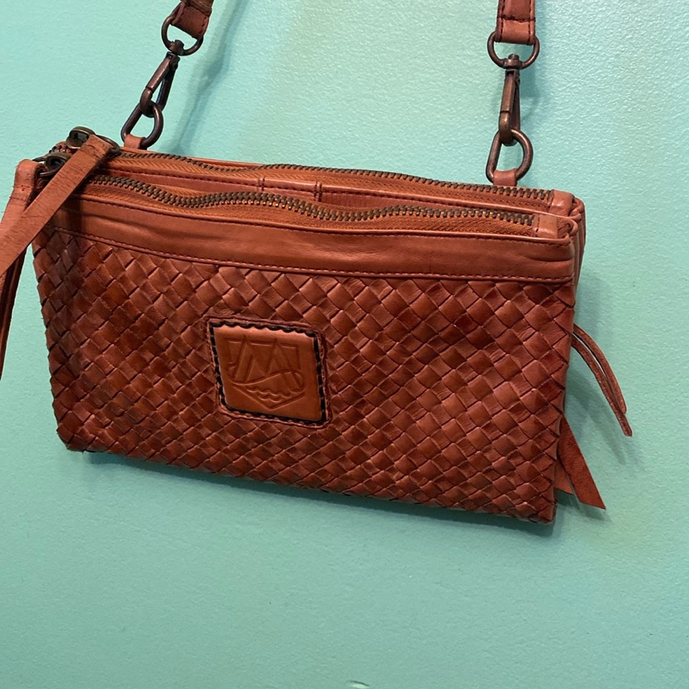 I Malatesta Woven Leather Camel Folding Shoulder Bag